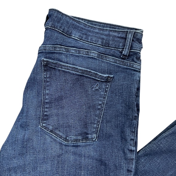 DL1961 Mara 32 Instasculp Straight Jeans Blue Cotton Blend (button wear) - Picture 2 of 9